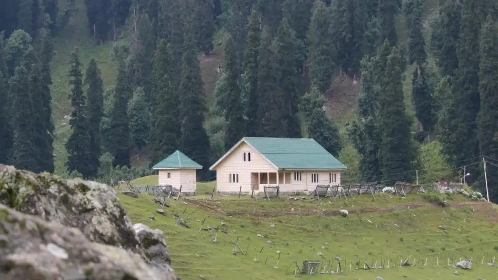 Guia prático pra anunciantes em Moçambique: onde achar e como trabalhar com criadores russos que promovem tendências sazonais de Taobao, com dicas de outreach, exemplos de tendências 'ugly' e táticas de medição.