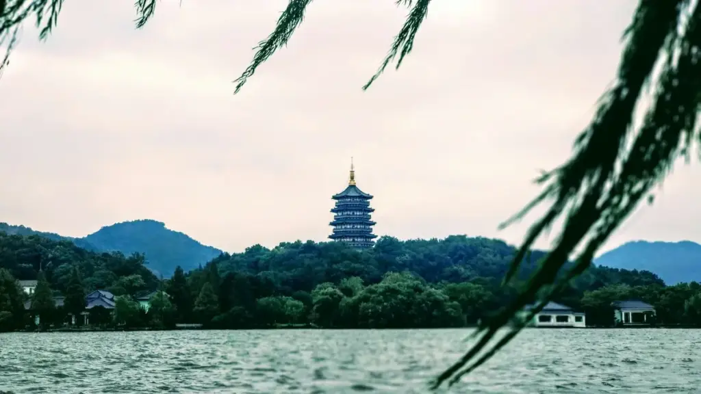 Guia prático pra anunciantes em Moçambique: onde achar criadores do Bahrein ligados a Disney Plus, como validar, e como montar collabs com top creators pra linhas de produto.