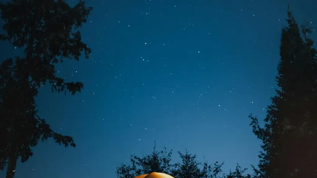 Guia prático para anunciantes em Moçambique: onde achar criadores da Estónia que usam WhatsApp, como validar alcance, compliance DSA e pipeline de pagamento na zona euro.