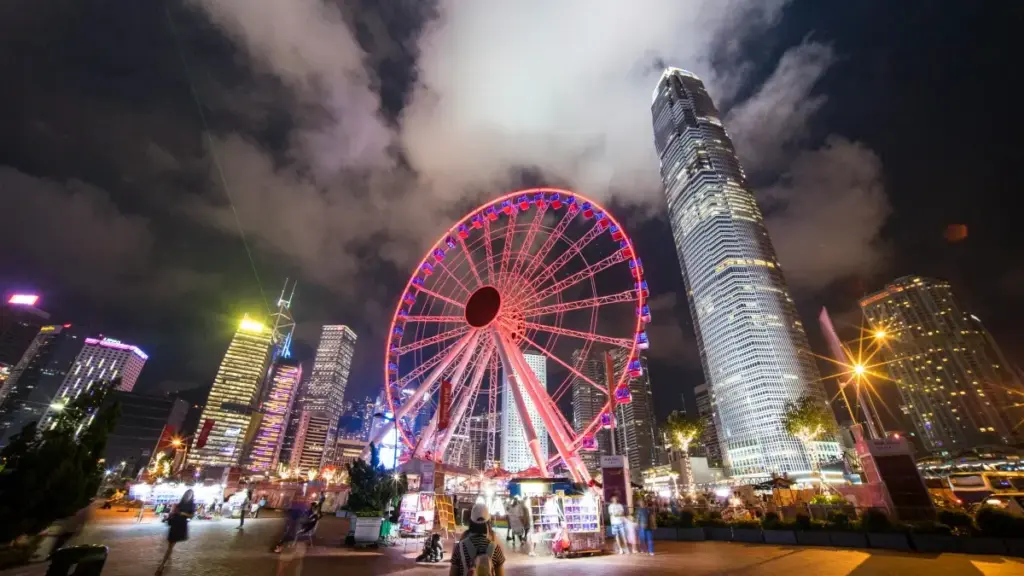 Udhëzues praktik për reklamues në Mozambik: ku dhe si të identifikosh krijues WeChat nga Nigeria për video dhe foto-review të produkteve.