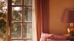 Guia prático para criadores moçambicanos alcançarem marcas de Singapura no eBay, apresentar benefícios de produto com clareza e transformar contactos em parcerias reais.