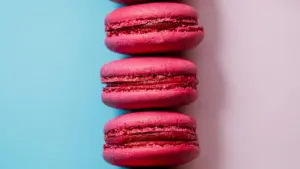 Практичен водич за креатори во Мозамбик: како да им пишеш на Indonesia брендови на eBay, да понудиш стилска соработка и да склопиш outfit што продава.